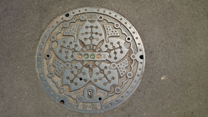manhole.jpg